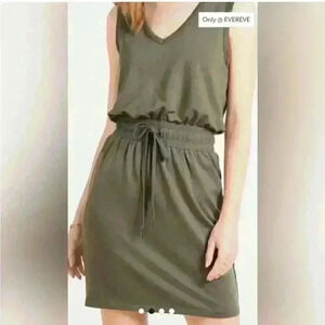 Evereve Kiara Vneck T Shirt Short Dress Olive Green Size XS